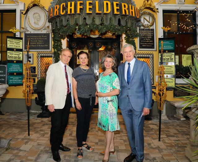 Magic Christian und Gattin Karin, Christine Zach, Thomas Schäfer Elmayer. | Foto: Conny de Beauclair
