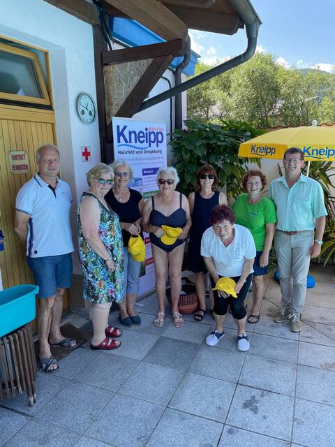 Vizebürgermeister Andreas Klos, Karla Riedling ,Johanna Pandalitschka, Ditta Hummel, Christa Bilek, Berta Grafl, Obfrau Ingrid Sperl, Bürgermeister Albert Pitterle