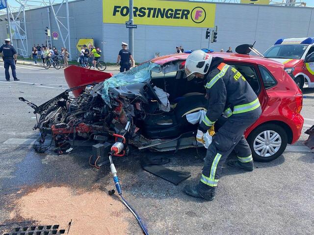 Eine Autofahrerin verlor Kontrolle über ihren Pkw in der Brünner Straße/Gerasdorfer Straße.