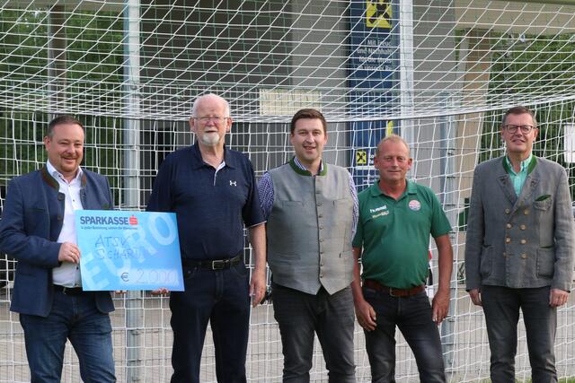 Werner Schätzl, ATSV Obmann Hans-Dieter Beuleke, Stefan Schneebauer, ATSV Sektionsleiter Günter Huber und Wolfgang Standhartinger von der Firma Baldis Sports Factory.