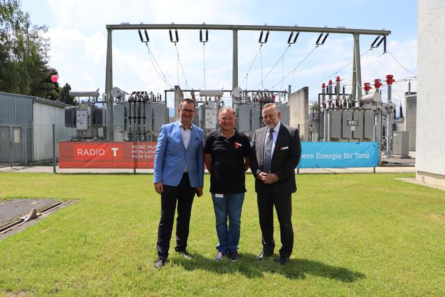 ORF-Landesdirektor Robert Unterweger, Werksleiter Othmar Obrist und Tiwag-Vorstand Johann Herdina (v.l.) waren ebenfalls vor Ort. | Foto: Christoph Klausner