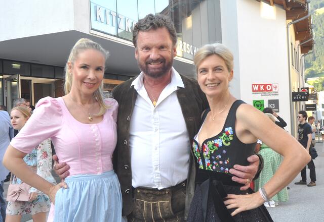 Michaele Reith (re.) mit Gabriel Barylli und Sylvia Leifheit. | Foto: Kogler
