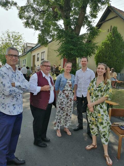 Joe Leitner, Putz Gottfried (Chef der Musikgruppe), Anna Reschl, Josef Reschl und Rebekka Leitner warfen sich in Schale für die Festlichkeit