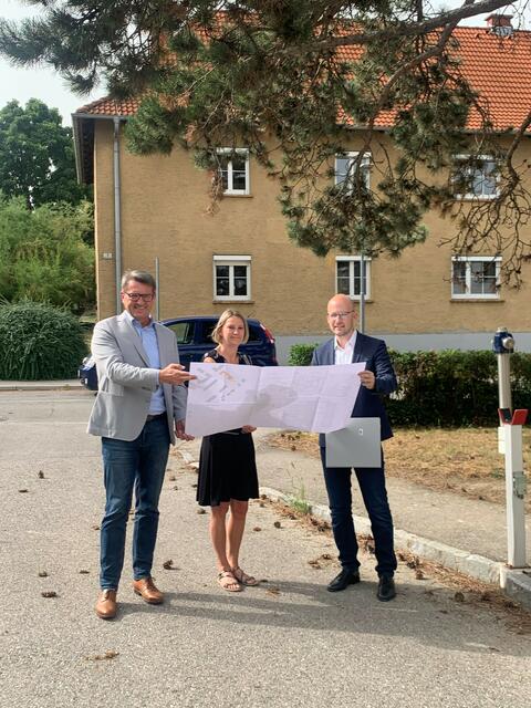 Projektbesprechung mit OSG-Obmann Alfred Kollar, Büroleiterin des OSG-Büros Eisenstadt Maria Schwarz und dem Architekten DI Alexander Mayer-Niepel.