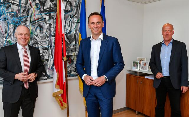 ecoplus Geschäftsführer Helmut Miernicki, Wirtschaftslandesrat Jochen Danninger und Geschäftsfeldleiter Regionalförderung Werner Bauer 
 | Foto: NLK Burchhart