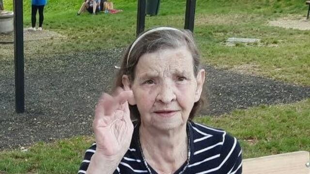 Die Polizei bittet um Hinweise zu dieser Frau.
