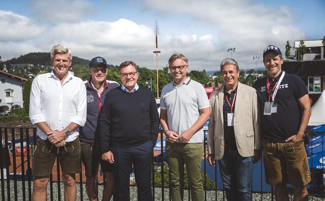 LH Günther Platter (3. v. li.) zu Besuch. | Foto: Mia Knoll