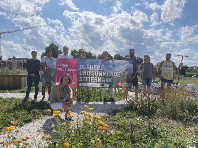 Die Initiatoren, Helfer und Unterstützer bei der Eröffnung des Gemeinschaftsgartens in Söding