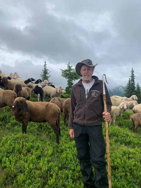 Der Schaf- und Ziegenexperte, Dr. Ferdinand Ringdorfer, ist der neue Hirte am Hauser Kaibling. Mit dem Almauftrieb Anfang Juni übernahm er die Verantwortung für rund 700 Schafe und 19 Ziegen am Hauser Kaibling.