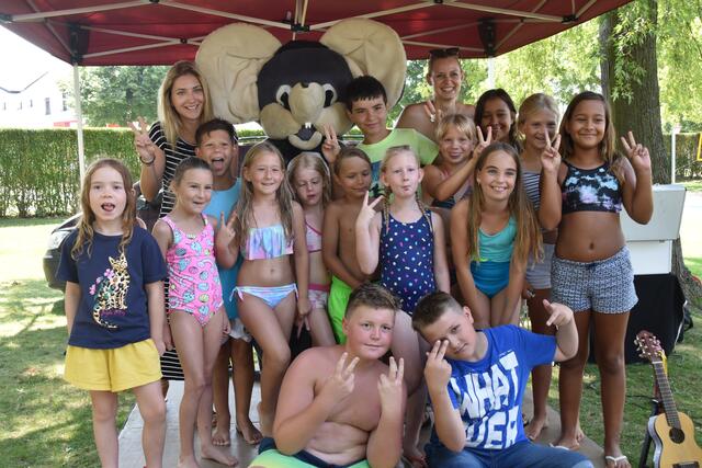 Die Kinder vom Oberwarter Kindersommer hatten ihren Spaß mit Burgmaus Forfel.