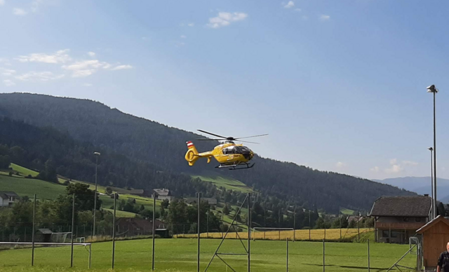 Der Hubschrauber Christophorus "C"99 flog den Verletzten nach Klagenfurt.