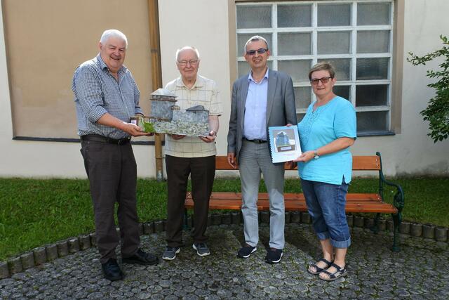 Stadträtin Margit Auer, Bürgermeister Rudolf Mayer, Werner Ditrt, Stadtarchivar Erich Kerschbaumer
 | Foto: Privat