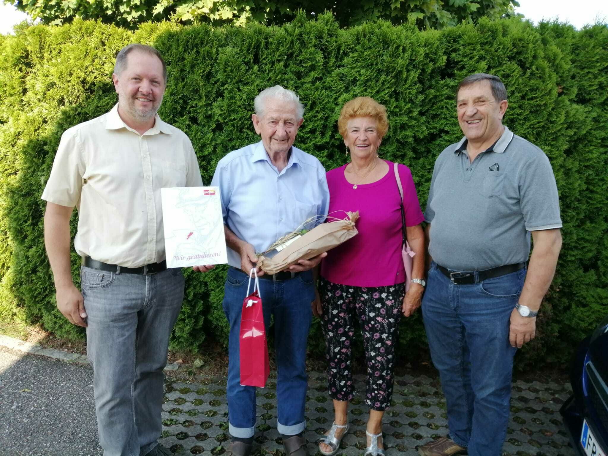 Zweifacher Grund zum Feiern Karl Siegl feierte 95. Geburtstag mit