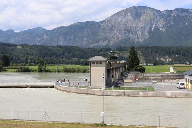 Die Wehr dient zur Regulierung des Wasserzulaufs für das Kraftwerk Kirchbichl. | Foto: Christoph Klausner