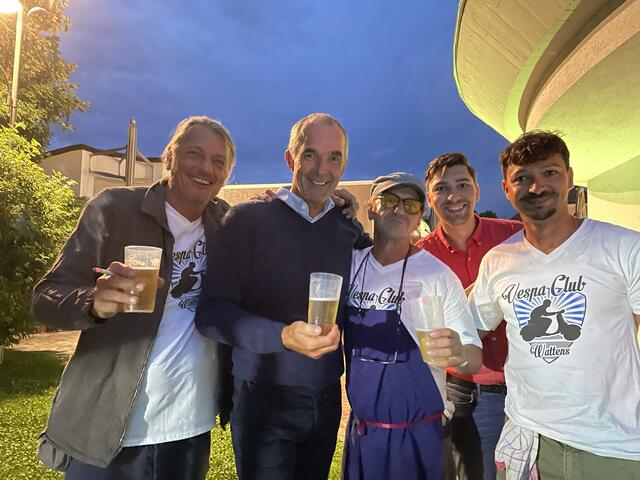 Thomas Kurzmann, Bgm. Thomas Oberbeirsteiner, Robert Unterlechner, Alexander und Benjamin Steiner (Vespa Club Wattens) hatten eine tolle Zeit beim Wattner Marktfest.