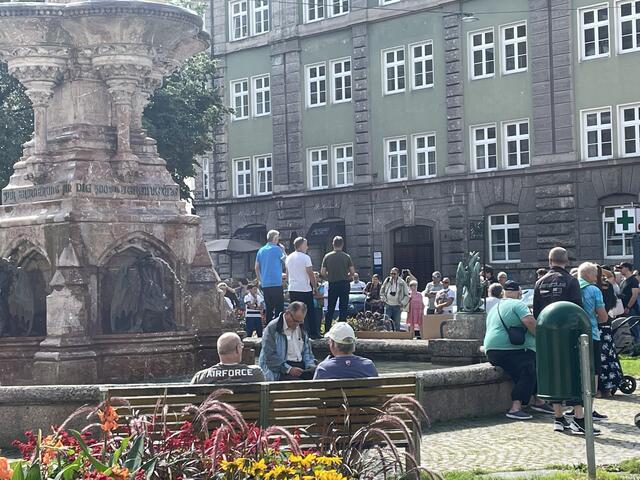 Protestversammlung am Bozner Platz.