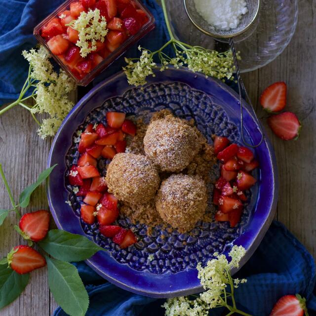 Topfenknödel à la Veronika.