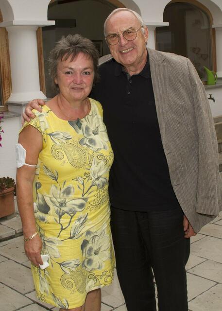 Bgm. Renate Habetler begrüßte auch Ex-Teamtorhüter Herbert Stachowicz beim der Abschlussvorstellung. | Foto: Peter Seper