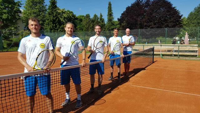 Die Tennis-Asse der SG Millstättersee: Stefan Macheiner, Manuel Leutschacher, Patrick Petutschnig, Martin Pritsch und Adam Cepka.