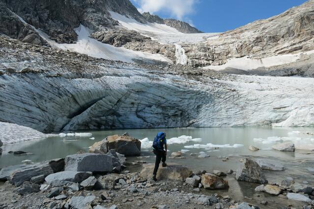 Klimakrise konkret: Die Reste des ehemals mächtigen Gletschers kann man am Gletscherrundweg besuchen.  | Foto: Thomas Neuhold