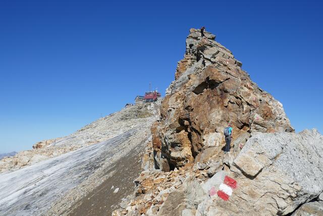 Der letzte Grat-Aufschwung vor dem Sonnblick-Gipfel ist eine vergleichsweise luftige Angelegenheit.  | Foto: Thomas Neuhold