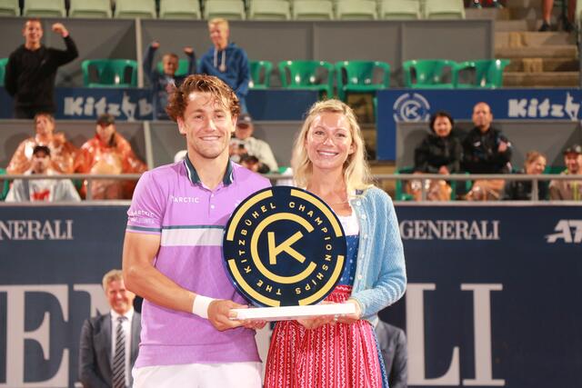 Hübscher Beistand: Sieger Casper Ruud mit Langzeitfreundin Maria Galligani