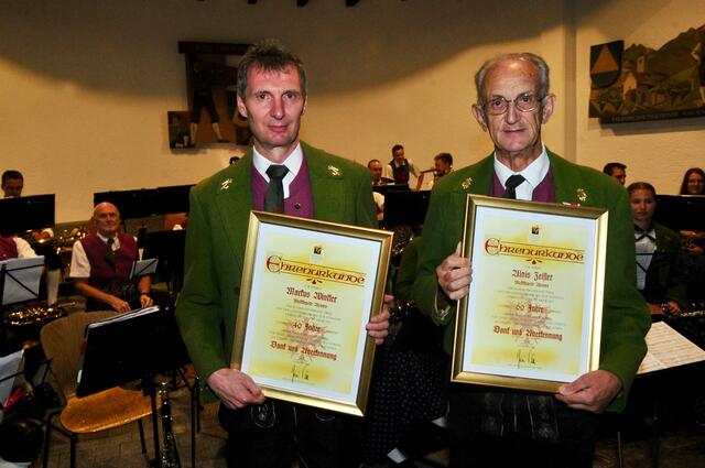100 Jahre Blasmusik: Alois Zeisler (60 Jahre) und Markus Winkler (40 Jahre) | Foto: Hassl