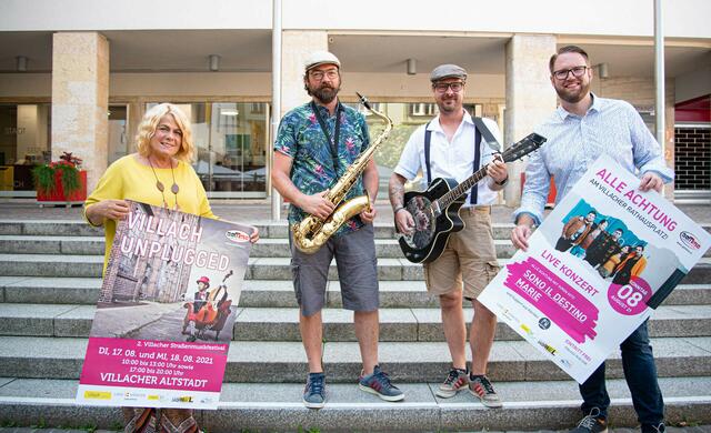 Summerhighlits in Villach: Vizebürgermeisterin Gerda Sandriesser, KopfStanPfloster und Vorsitzender Marc Germeshausen freuen sich auf das Konzert am Rathausplatz und Villach unplugged (von links).