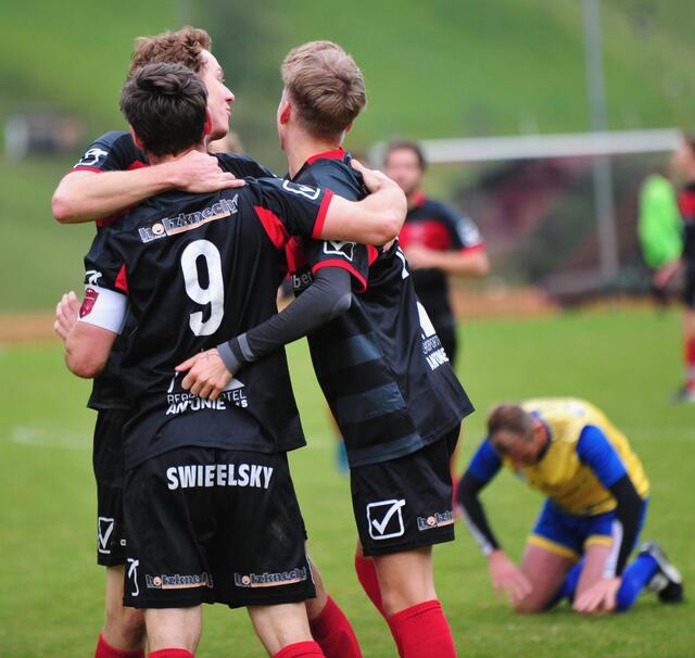 Sieben mal Torjubel beim FC Sellraintal, der im zweiten Spiel den zweiten Sieg feiern konnte.