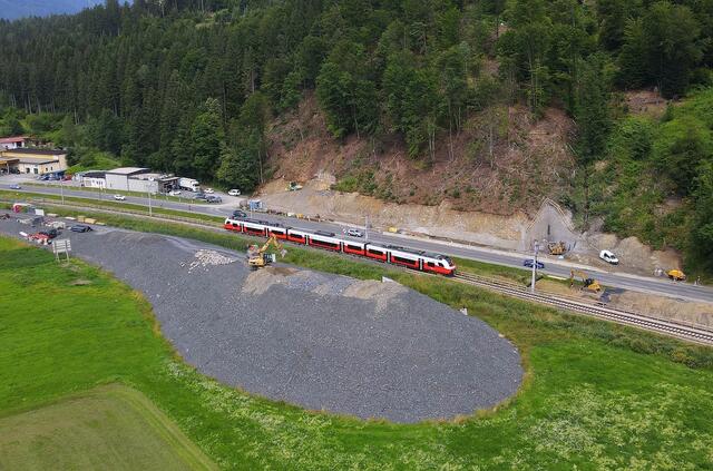 Die Bauarbeiten an der neuen ÖBB-Brücke Hermagor Ost sind im Zeitplan. Fertigstellung im Herbst 2022 ist garantiert.