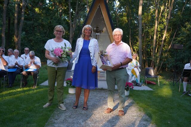 Neusiedls Bürgermeisterin LAbg. Elisabeth Böhm überbrachte Glückwünsche an Elisabeth und Paul Rittsteuer vor der Burgenlandkapelle.