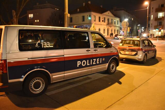 Alle verfügbaren Polizeistreifen waren letzte Nacht in Graz im Einsatz. (Symbolbild)