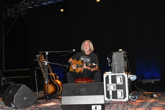 Blues-Gitarrist Hans Theessink  | Foto: Preineder