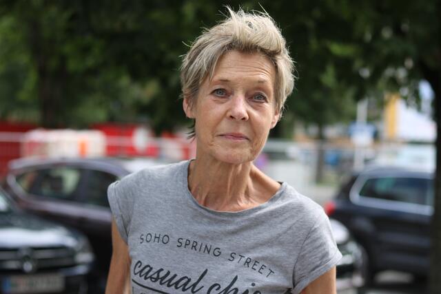 "Ich wünsche mir eine andere Verkehrslösung als die derzeitige Einbahn, die eine Verkehrsberuhing im Zentrum bringt."- Hannelore Höllwart, Friseurin