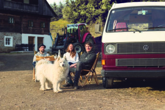 Wollten nachhaltiger campen und haben ein Unternehmen daraus gemacht: Leonard Röser, Karin und Christian Gruber-Steffner. | Foto: Michael Fasching