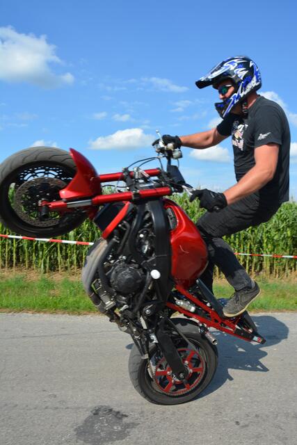 Ein Highlight der zweitägigen Veranstaltung war mit Sicherheit die Burnout Stuntshow mit Stuntrider Bernhard Falk.