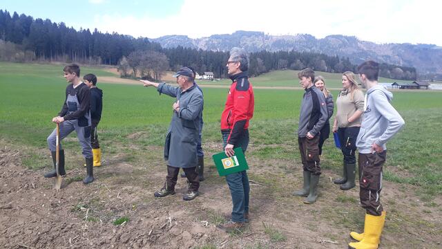 Zu den Maßnahmen im Kooperationsprojekt gehören auch Workshops bei den Landwirten vor Ort, wie hier im Lavanttal.