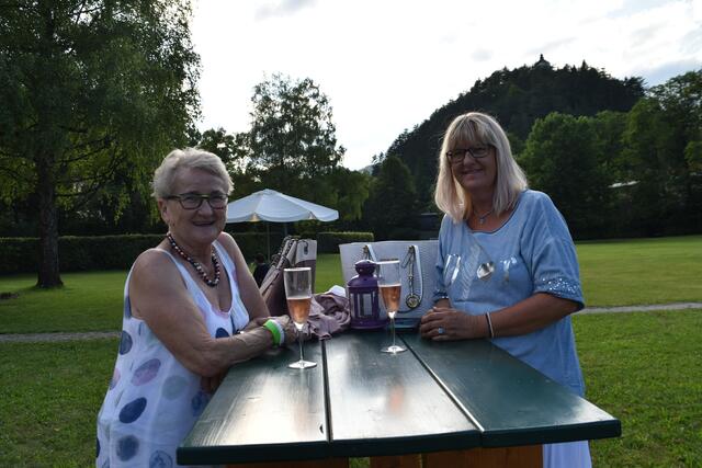 Christine Nestelberger und Christiane Wink  | Foto: Preineder