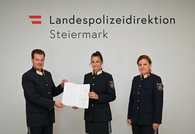 V.l.: Landespolizeidirektor Gerald Ortner, Chefinspektorin Beate Knapp und Hofrätin Ursula Auer