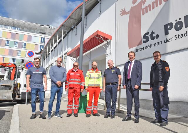 Zentral gelegen und auch öffentlich optimal erreichbar, werden ab 4. August die Corona-Tests im „Saal der Begegnung“ durchgeführt. Besonderer Dank gilt auch der Feuerwehr, dem Roten Kreuz und dem Samariterbund für die Unterstützung bei den Teststraßen.