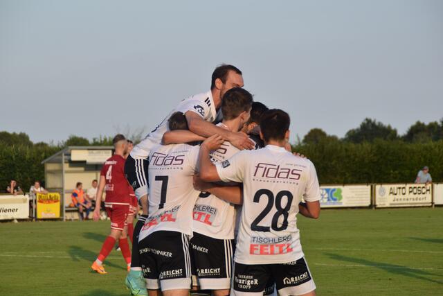 Die Jennersdorfer freuten sich über den erlösenden 1:0-Treffer durch Manuel Kropf.