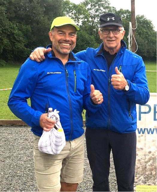 Andreas Schwentner (l.) und Michael Hager, Obmann des Pétanque Clubs Tolleterau.