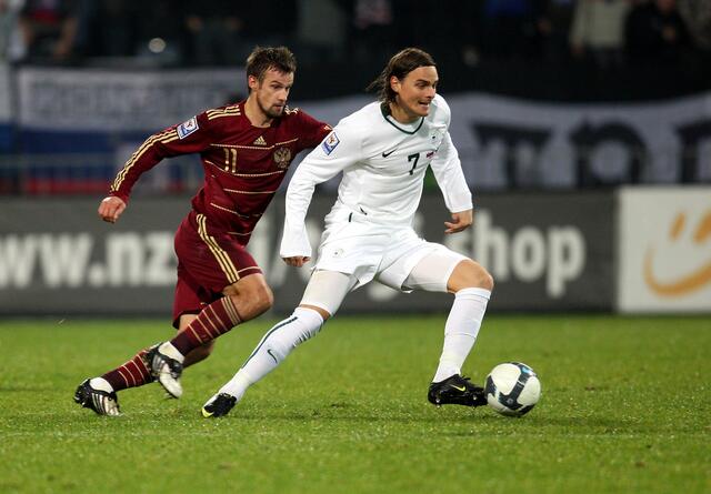 Historischer Moment: Im Play-off gegen Russland schoss Nejc Pecnik (r.) Slowenien zur WM 2010.