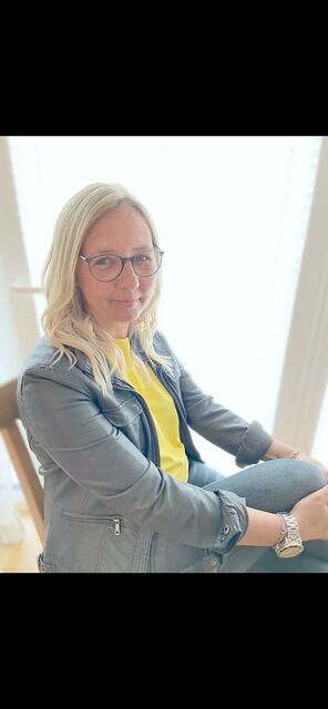 Die vermisste Frau ist 168 cm groß, hat blonde lange Haare.