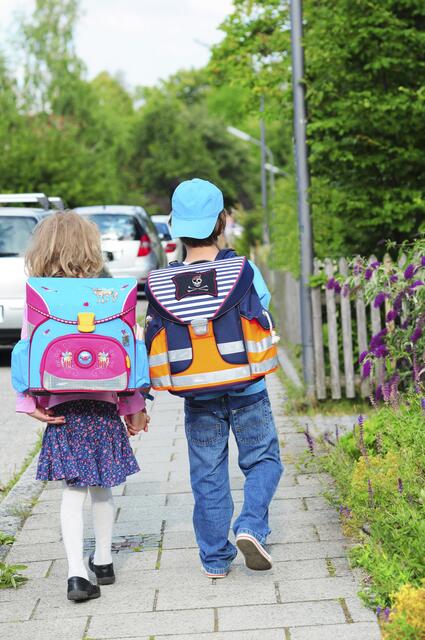 Die Stadt Linz hat zahlreiche Maßnahmen getroffen, um den Schulweg für Kinder sicherer zu machen. Dazu zählt etwa ein Tempolimit von 30 km/h rund um die meisten Schulen. | Foto: Fotofreundin/fotolia