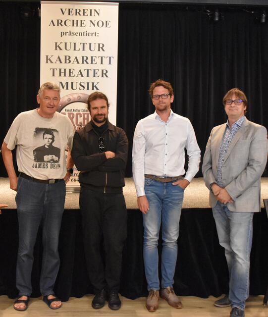 Obmann Siegfried Bric, Kulturreferent Klaus Reitberger, Spielleiter Stefan Bric und der neue Geschäftsführer Alexander Kröll (v.l.) haben, was die Kunst betrifft, noch einiges vor.  | Foto: Barbara Fluckinger