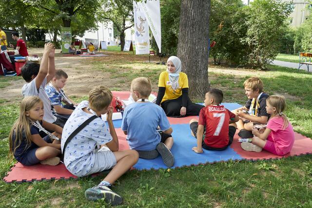 Im Grünen lernen kann man bei der Kinderuni am Freitag, 20. August, beim Wasserspielplatz Wasserturm. | Foto: markuswache.com