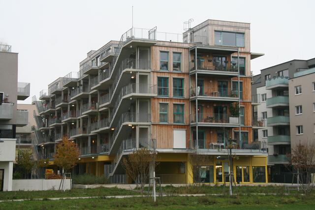 Das Gleis 21 (Foto) bekommt einen Sockel an der Terrasse des Hauses – gestaltet von Künstlern und den Workshop-Teilnehmern.