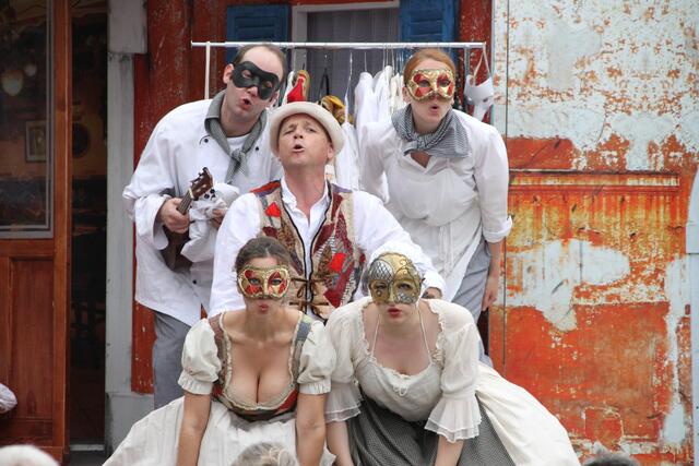 Venezianisches Flair verbreitete das Salzburger Straßentheater.