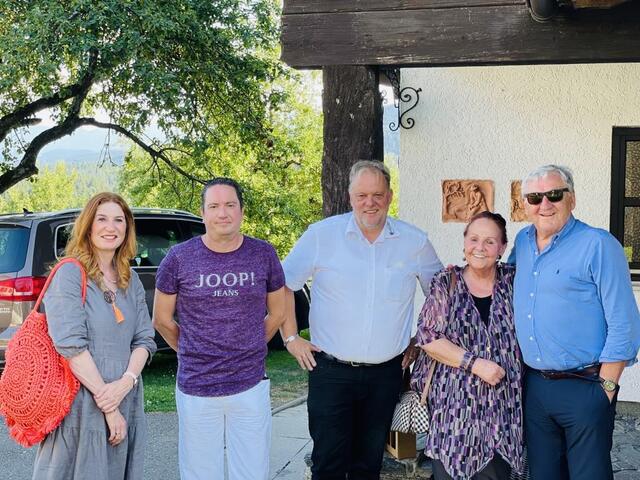 Feierten am Kölblhof: Claudia Egger-Grillitsch, Otto Markus Hoffmann, Bgm. Martin Treffner, Gerda Fröhlich und Helmut Manzenreiter.  | Foto: privat